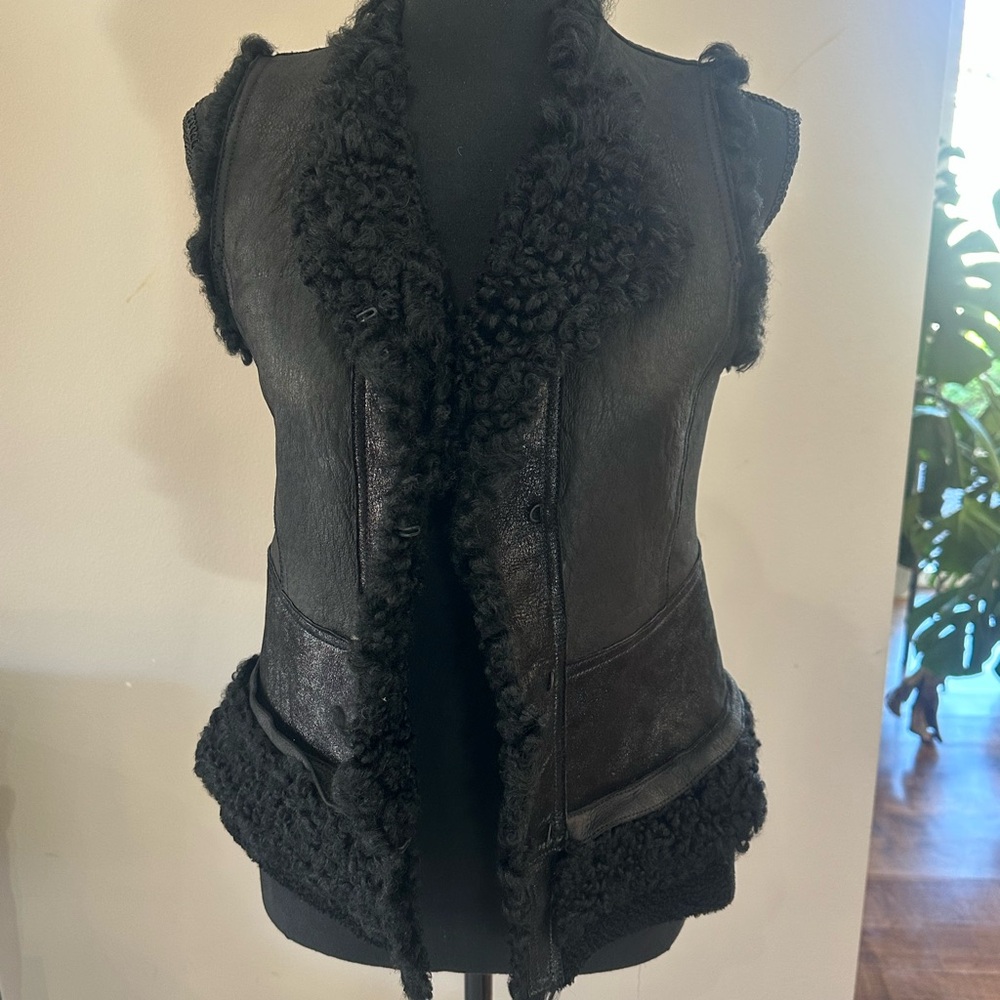 ROBERT CAVALI Italian Designer Stylish Black Shearling Vest- size small.